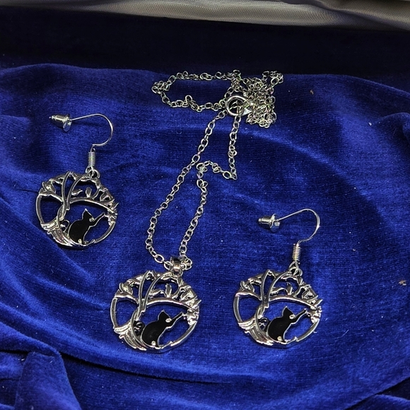 Silver Tonw Black Cat Reach Tree Of Life Necklace Earrings Set - Picture 2 of 16